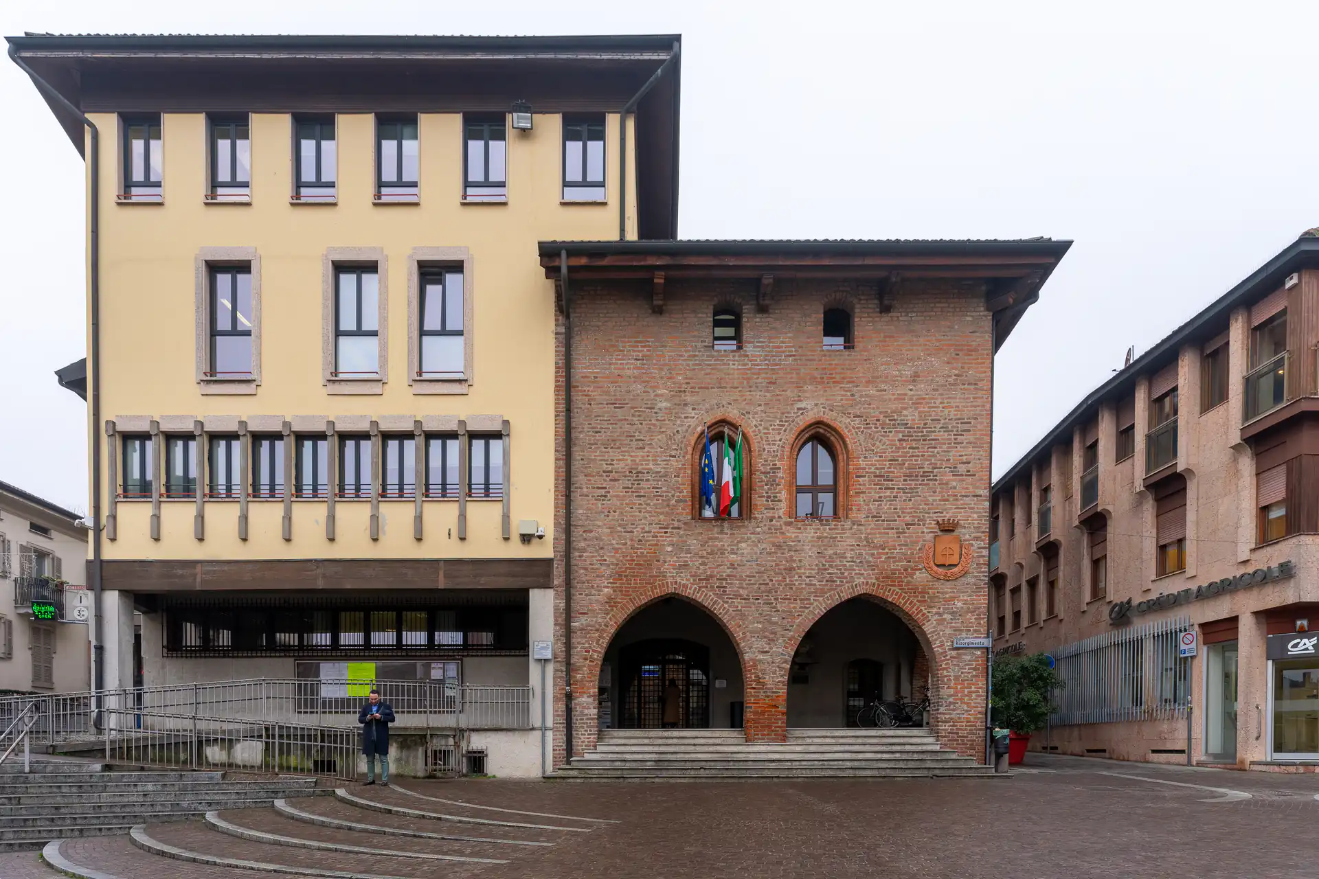 Piazza principale e municipio di Melegnano nel centro storico